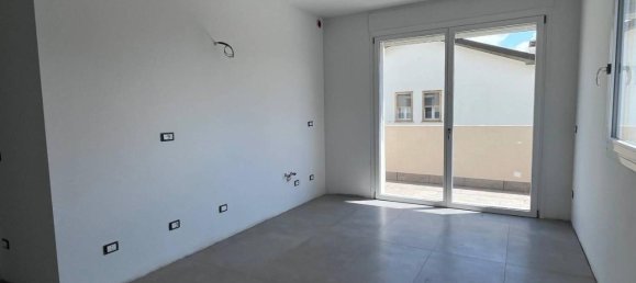 Квартира с 5 комнатами в Коппаро, Италия № 143820 9