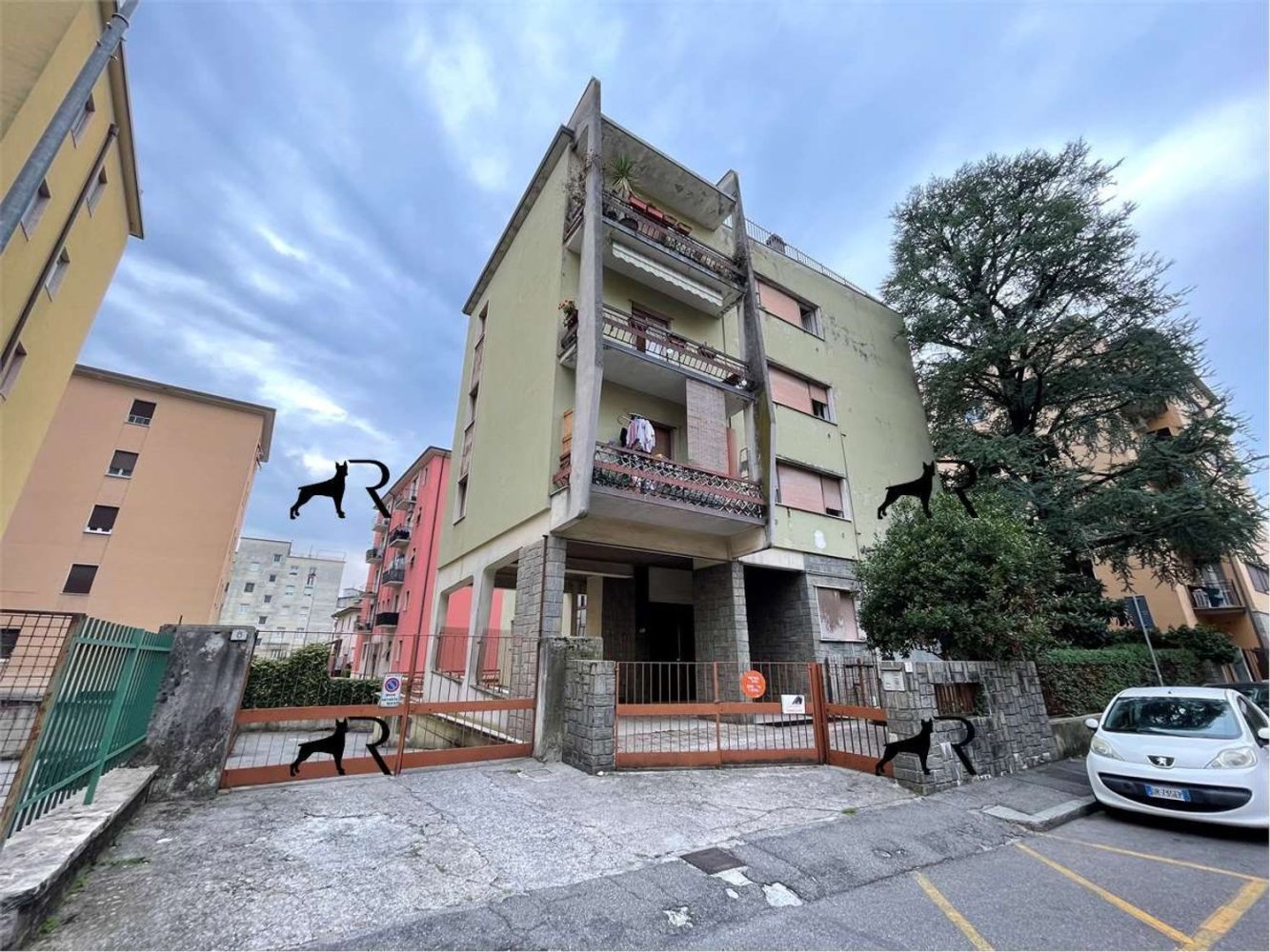 Квартира с 3 спальнями в Брешиа, Италия № 398530