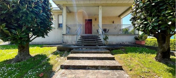 4 bedrooms House in Novi di Modena, Italy No. 59992 3