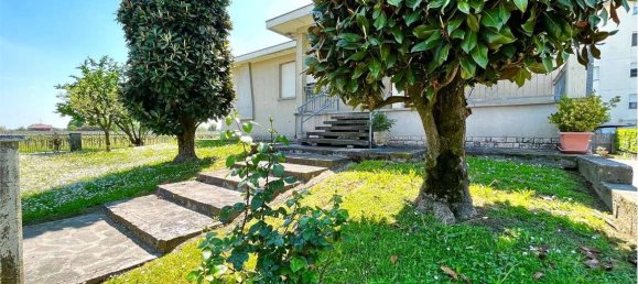 4 bedrooms House in Novi di Modena, Italy No. 59992 2