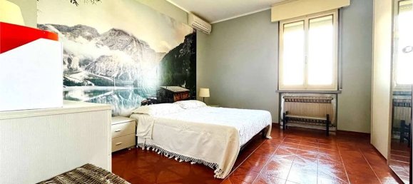 4 bedrooms House in Novi di Modena, Italy No. 59992 10