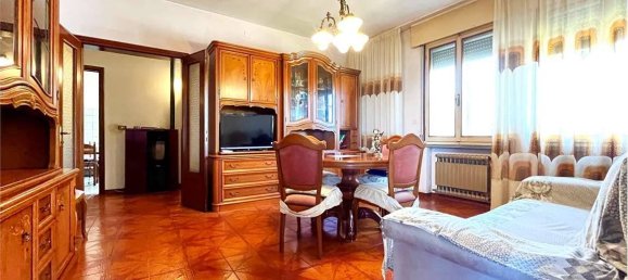 4 bedrooms House in Novi di Modena, Italy No. 59992 8