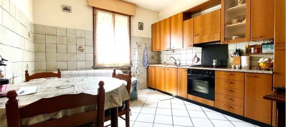 4 bedrooms House in Novi di Modena, Italy No. 59992 9