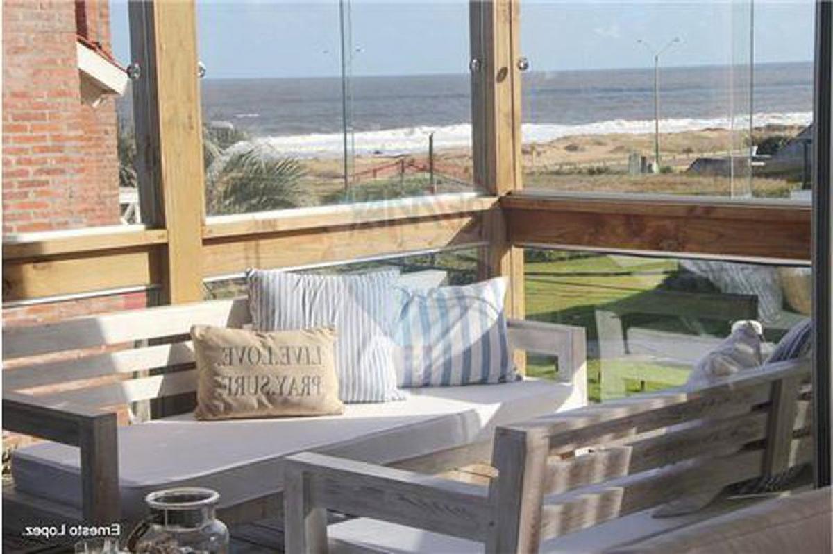 3 bedrooms House in Maldonado, Uruguay No. 8593