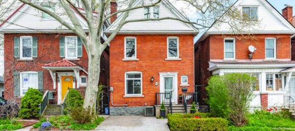 4 bedrooms House in Hamilton, Canada No. 827 2