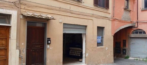 Garage in Viterbo, Italy No. 299878 3