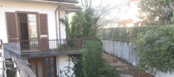 5 rooms House in Burago di Molgora, Italy No. 4113 7
