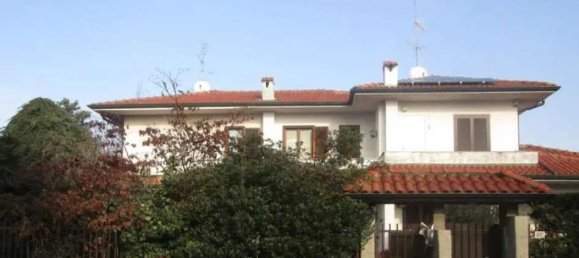 5 rooms House in Burago di Molgora, Italy No. 4113 8