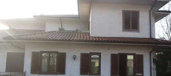 5 rooms House in Burago di Molgora, Italy No. 4113 6