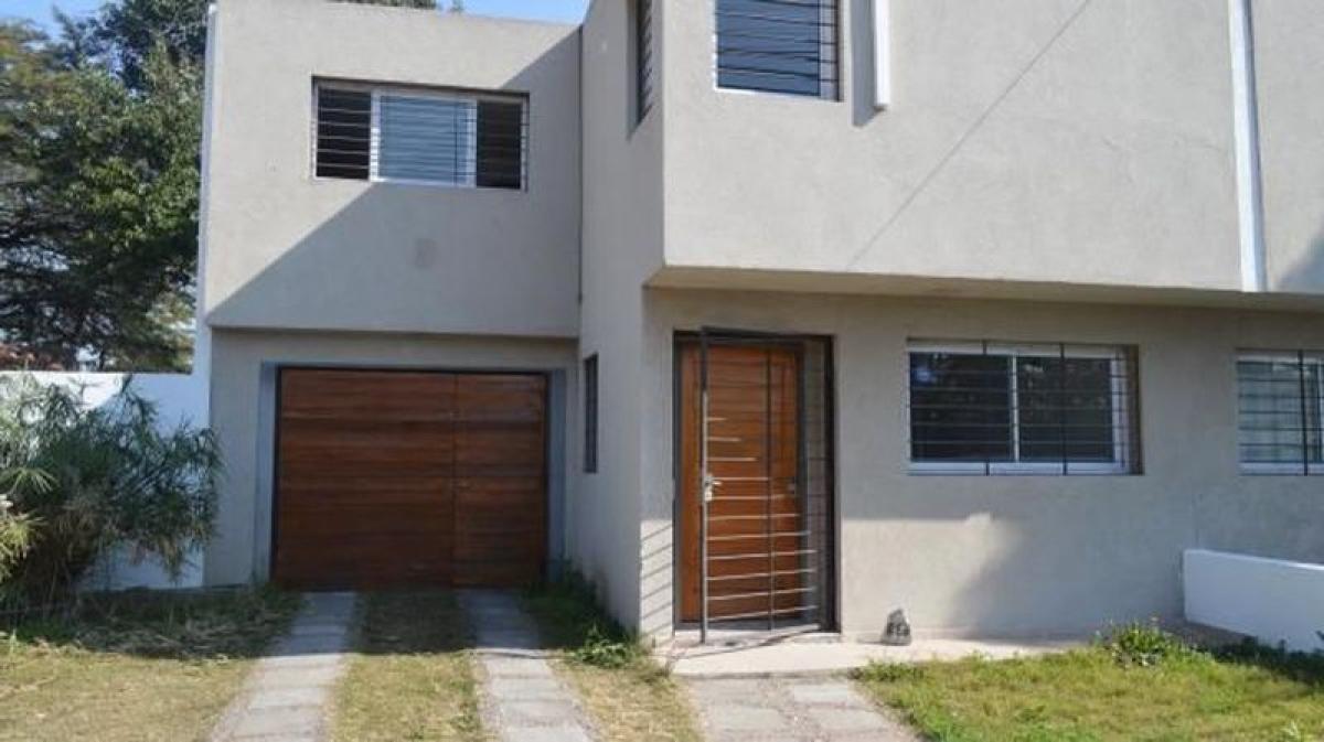 Apartamento de 3 dormitorios en Córdoba, Argentina No. 11869