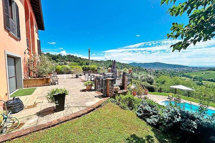 Villa de 6 dormitorios en Cenate Sotto, Italy No. 348640