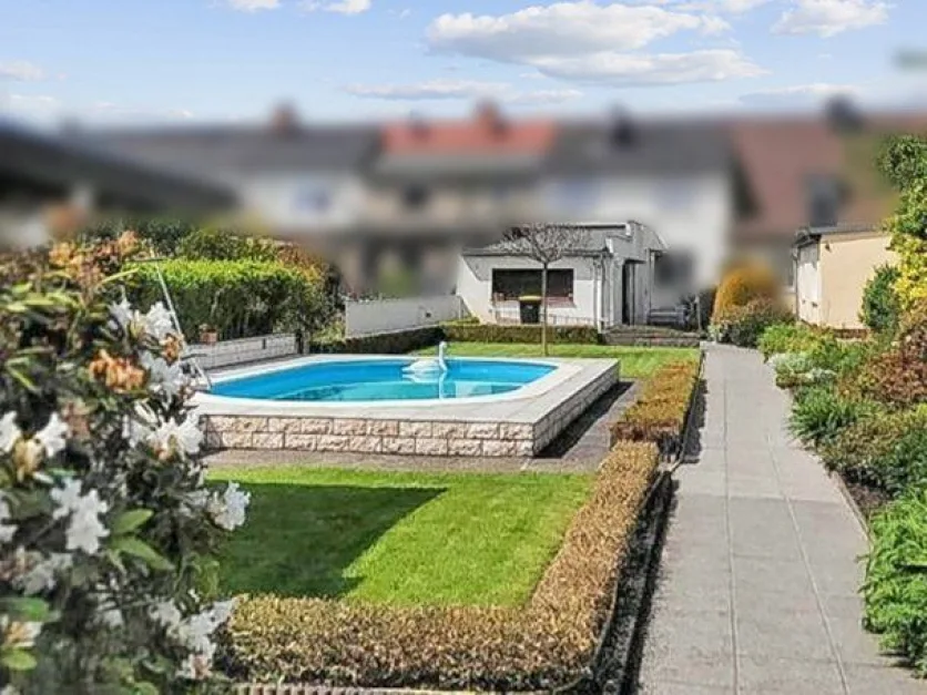 Таунхаус с 4 комнатами в Саксония-Анхальт, Германия № 280676