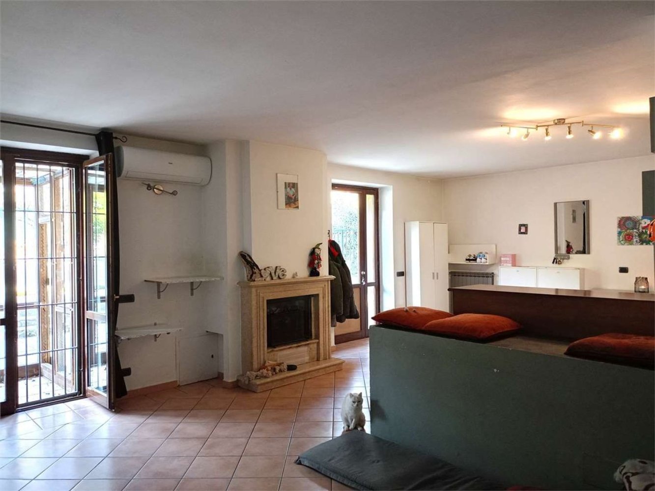 Casa de 4 habitaciónes en Como, Italy No. 220536