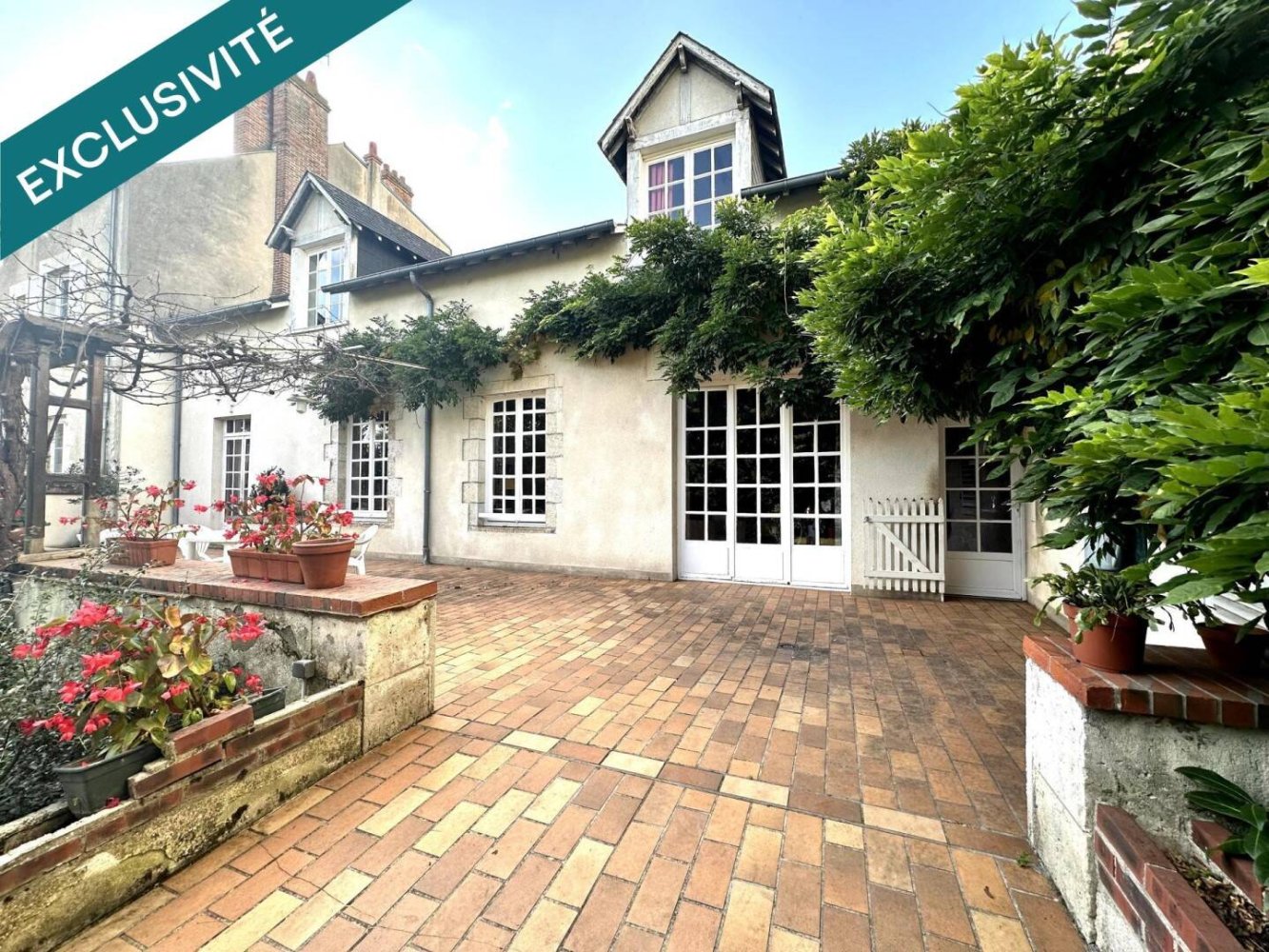 6 bedrooms House in Orleans, France No. 161274