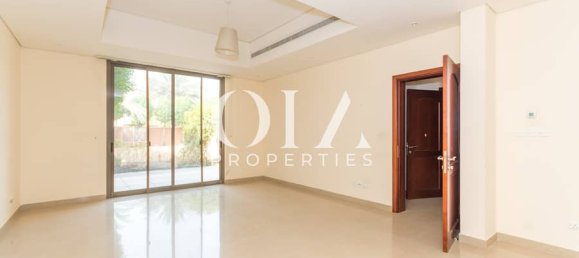 5 bedrooms Villa in Abu Dhabi, UAE No. 20559 7