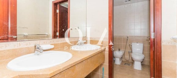 5 bedrooms Villa in Abu Dhabi, UAE No. 20559 16