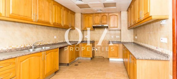 5 bedrooms Villa in Abu Dhabi, UAE No. 20559 10