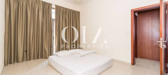 5 bedrooms Villa in Abu Dhabi, UAE No. 20559 11