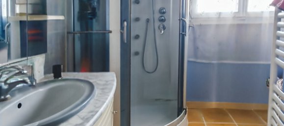 2 bedrooms House in Nogent-le-Roi, France No. 45429 12