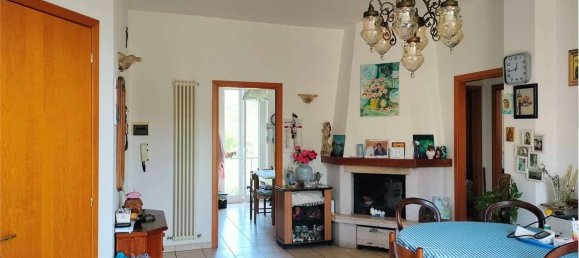 2 Schlafzimmer Wohnung in Ancona, Italy, Nr. 355827 3