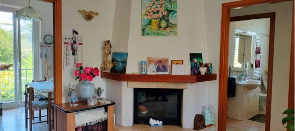 2 Schlafzimmer Wohnung in Ancona, Italy, Nr. 355827 2