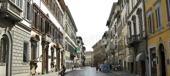 3 rooms Commercial property in Florence, Italy No. 39148 5