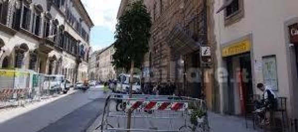 3 rooms Commercial property in Florence, Italy No. 39148 18