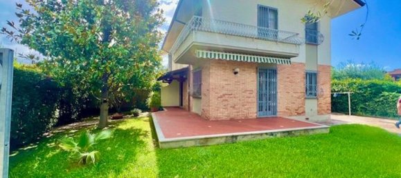 3 bedrooms Villa in Forte dei Marmi, Italy No. 328932 2