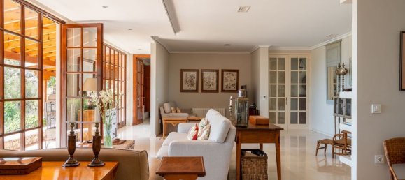 5 bedrooms Villa in Malaga, Spain No. 186124 10