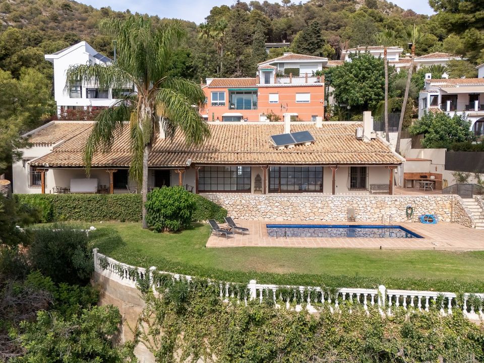 5 bedrooms Villa in Malaga, Spain No. 186124