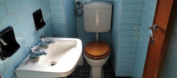 8 rooms House in Porto Ceresio, Italy No. 124119 13