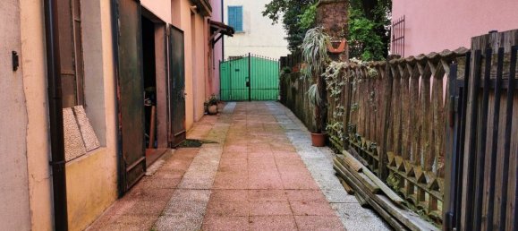 8 rooms House in Porto Ceresio, Italy No. 124119 20