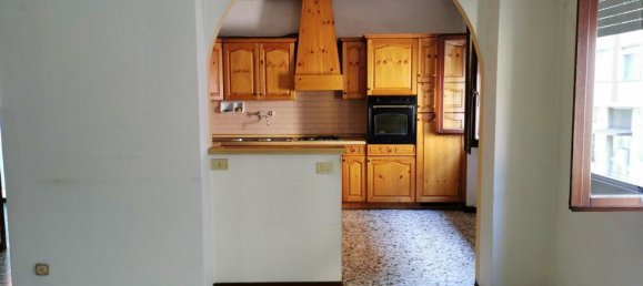 8 rooms House in Porto Ceresio, Italy No. 124119 34