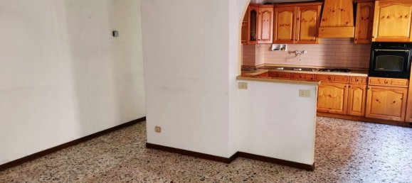 8 rooms House in Porto Ceresio, Italy No. 124119 35