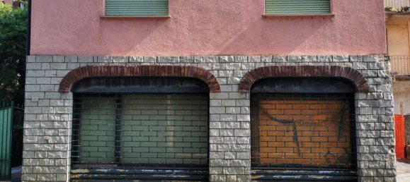 8 rooms House in Porto Ceresio, Italy No. 124119 2