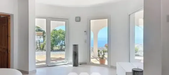 3 bedrooms Villa in Arenas, Spain No. 131050 3