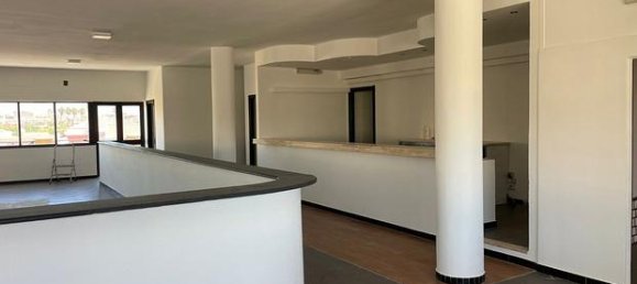 10 rooms Commercial property in Cagliari, Italy No. 272119 2