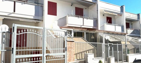 3 rooms Apartment in Campomarino, Italy No. 26201 2