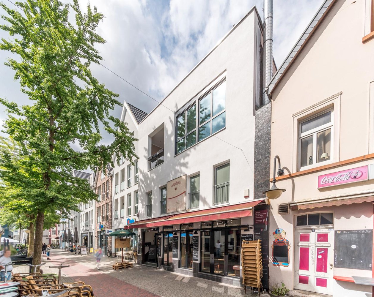 408m² Building in Oldenburg, Germany No. 151317