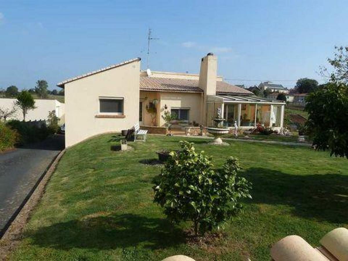 4 bedrooms House in Parthenay, France No. 32615