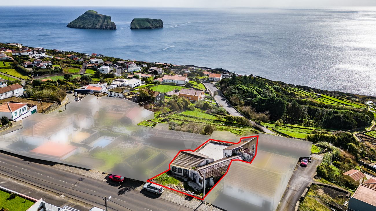 8 bedrooms House in Angra do Heroismo, Portugal No. 44510