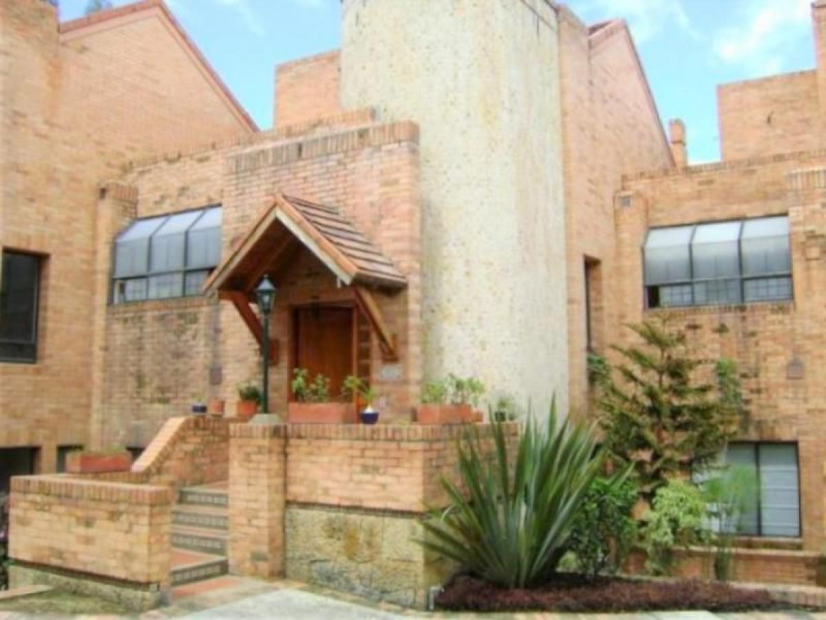 3 bedrooms House in Bogota, Colombia No. 13734