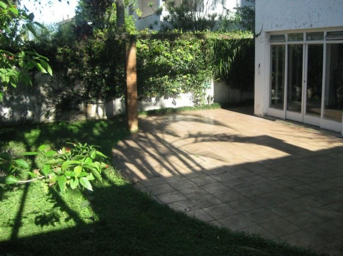 Дом с 5 спальнями в Сан-Паулу, Бразилия № 515523