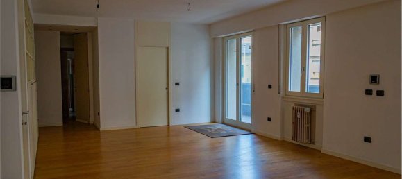 7 غرف نوم شقة في Sondrio, Italy رقم 359572 7