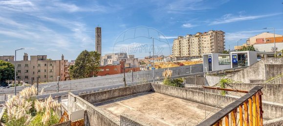 138m² Building in Vila Nova de Gaia, Portugal No. 64951 9