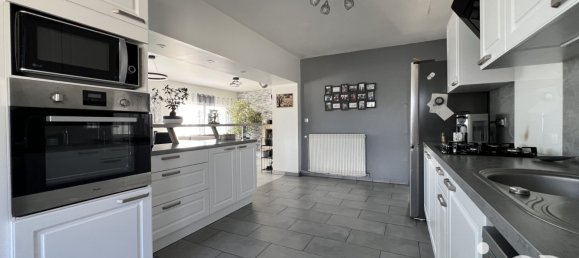 Дом с 5 комнатами в Сен-Николя-де-Бургей, Франция № 237102 2