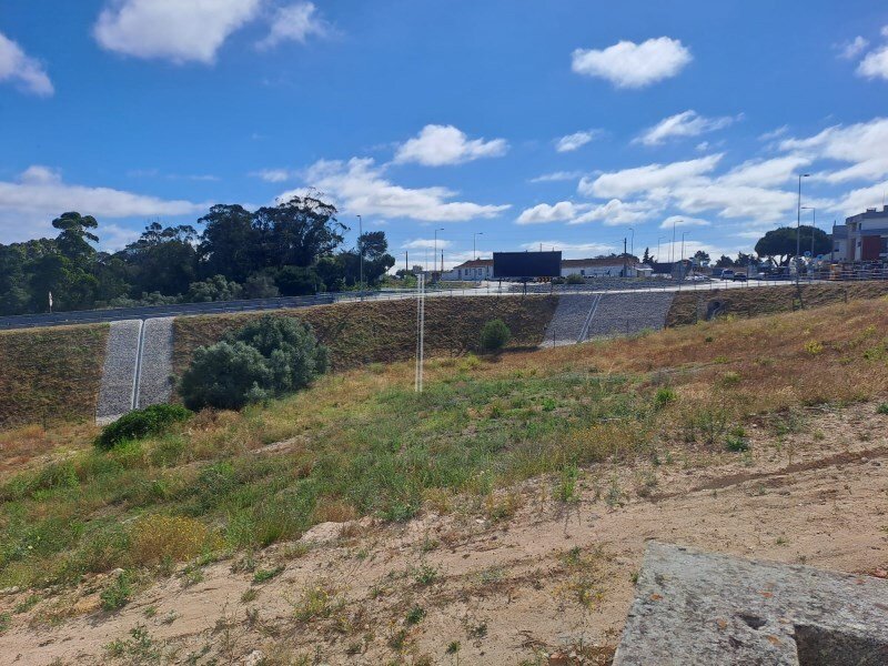  Land in Almada, Portugal No. 92004