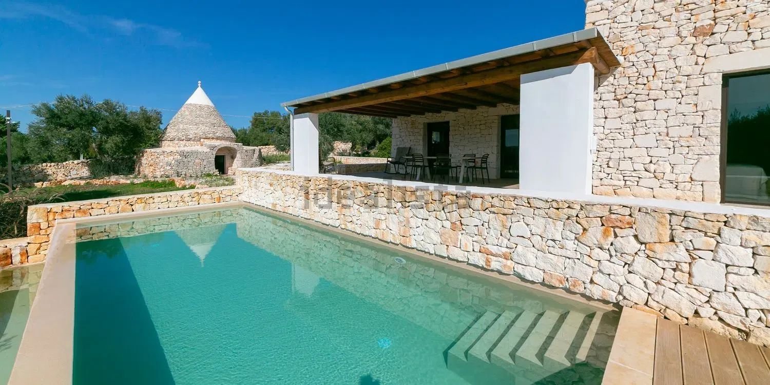 Вилла с 8 комнатами в Остуни, Италия № 115339