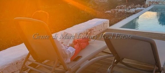 Вилла с 8 комнатами в Остуни, Италия № 115339 23