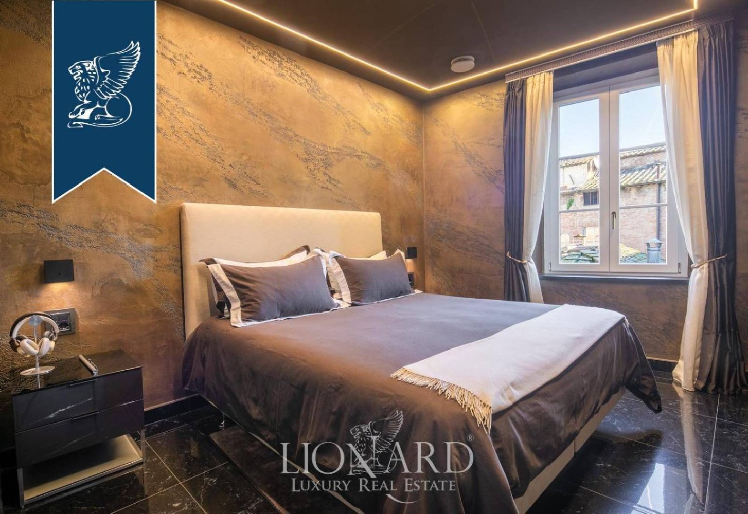 2 bedrooms Penthouse in Siena, Italy No. 295350